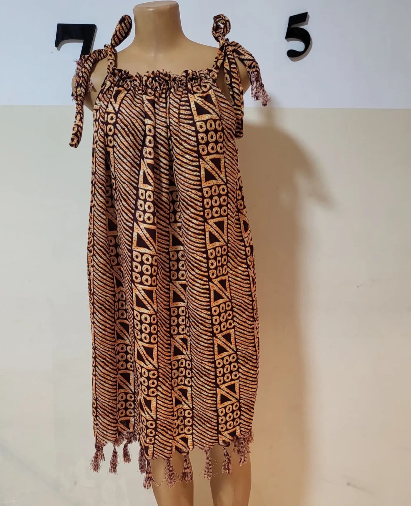 Petite robe avec ceinture de taile assorti - Image 1