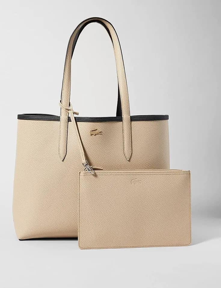 Le produit Lacoste réversible noir marron clair avec le portefeuille