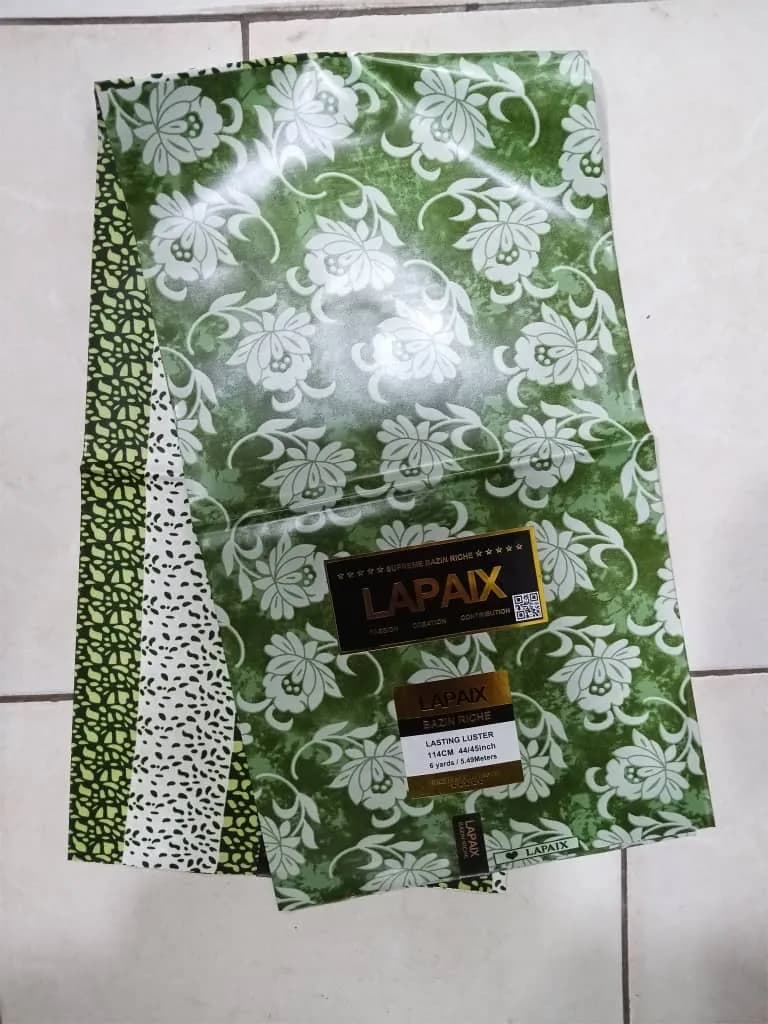 Bazin Super Fanga -Tissu de qualité supérieur vert-blanc - Image 1