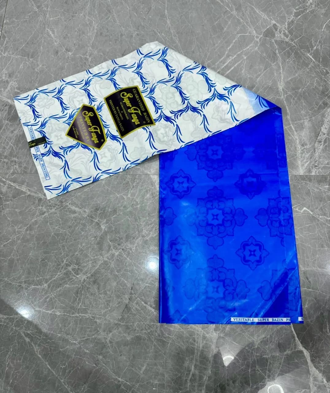 Bazin Super Fanga - Tissu qualité supérieur bleu-blanc - Image 1