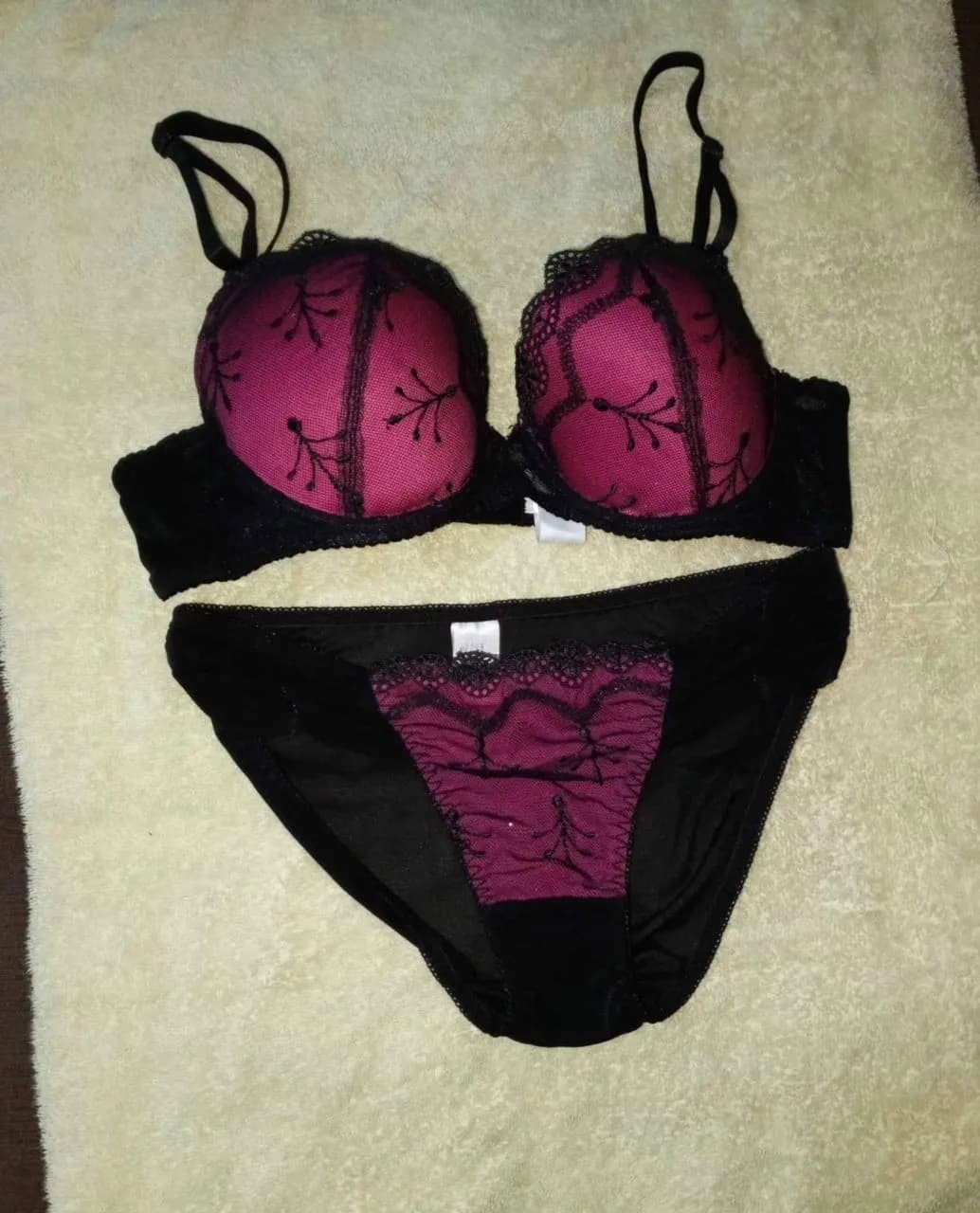 Ensemble lingerie femme élégant soutien-gorge et culotte dentelle bicolore - Image 1