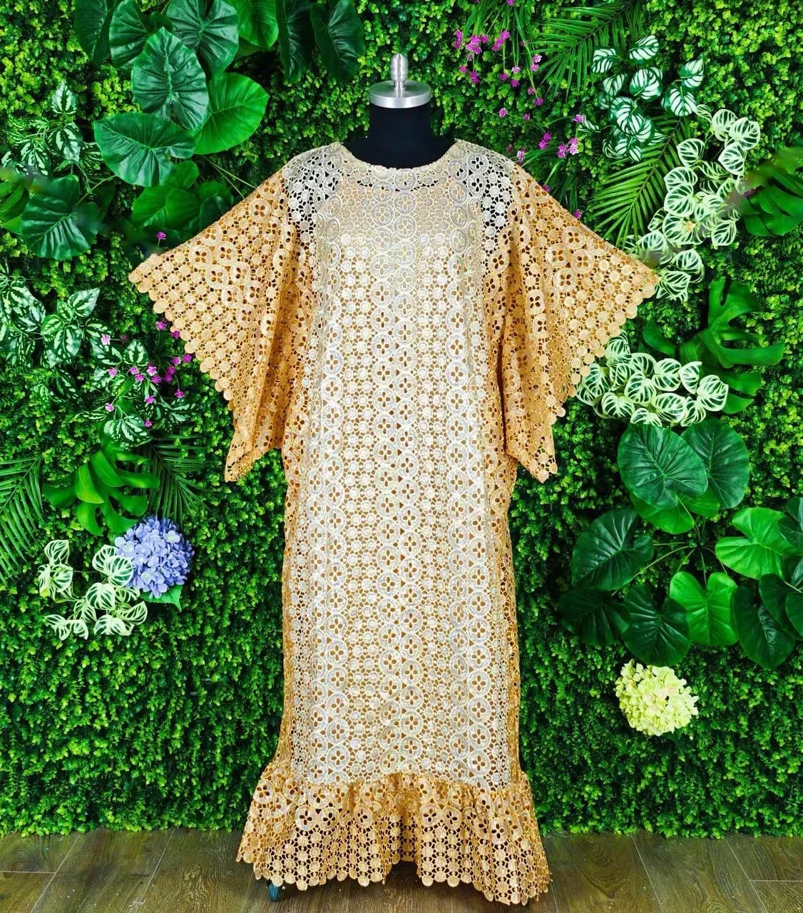 Robe en dentelle Élégante pour Femme – Modèle Unique en Dentelle Beige - Image 1