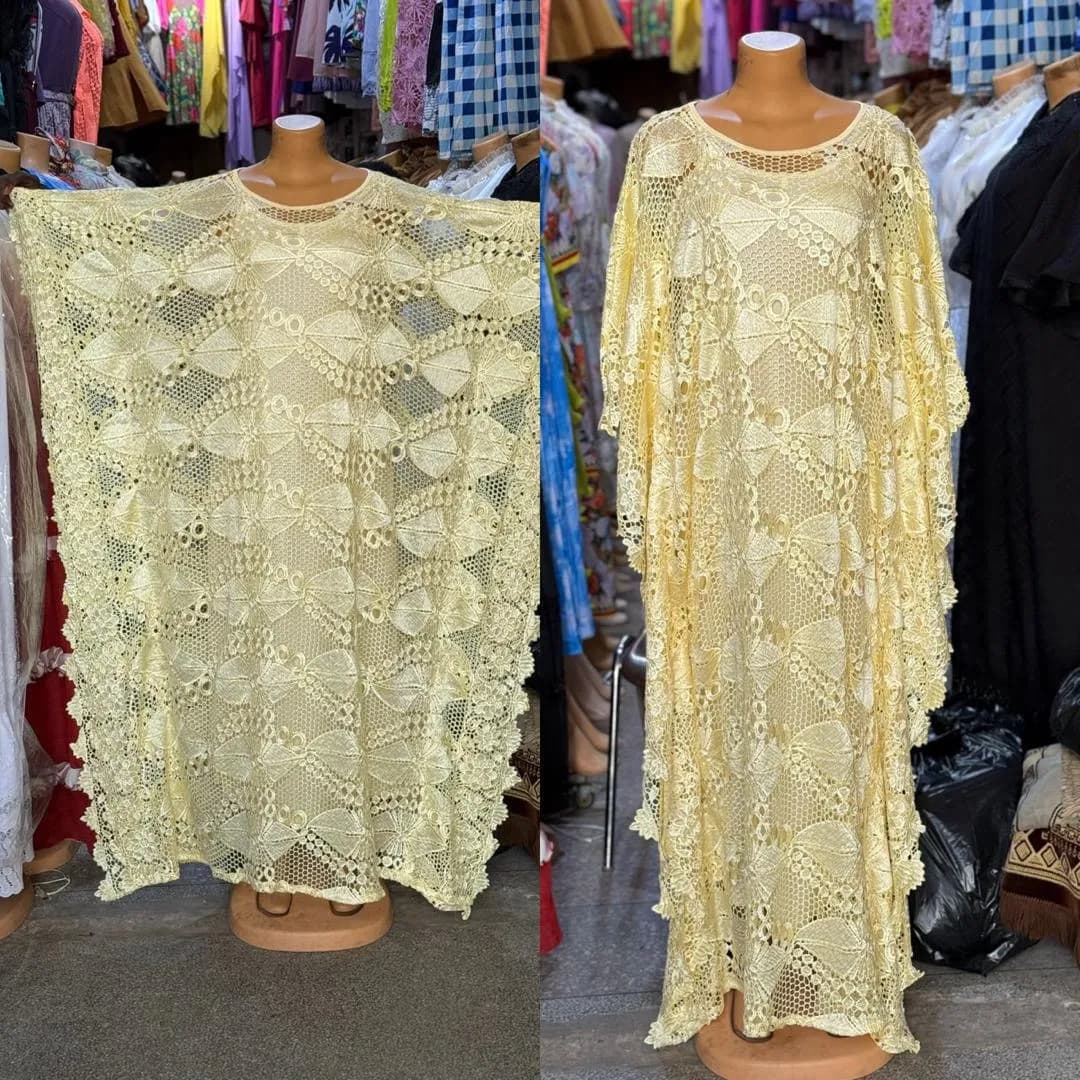 Robe Longue en Dentelle Brodée – couleur crème/beige clair - Image 1