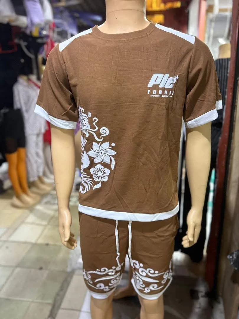 Ensemble Homme t-shirt et short- Marron avec motifs blanc - Image 1